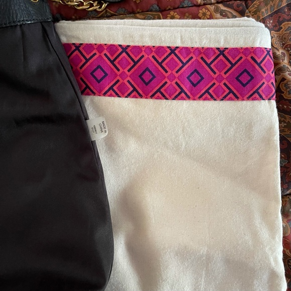 Black leather Tory Burch Chelsea Hobo tote - Picture 7 of 7